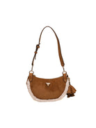 Borsa a spalla mezza luna Guess in camoscio cognac con bordo panna sul fronte