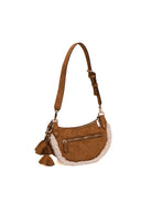 Borsa a spalla mezza luna Guess in camoscio cognac vista dal retro con tasca zippata