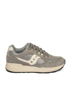 Sneaker in camoscio grigio e panna Saucony vista di profilo laterale esterno